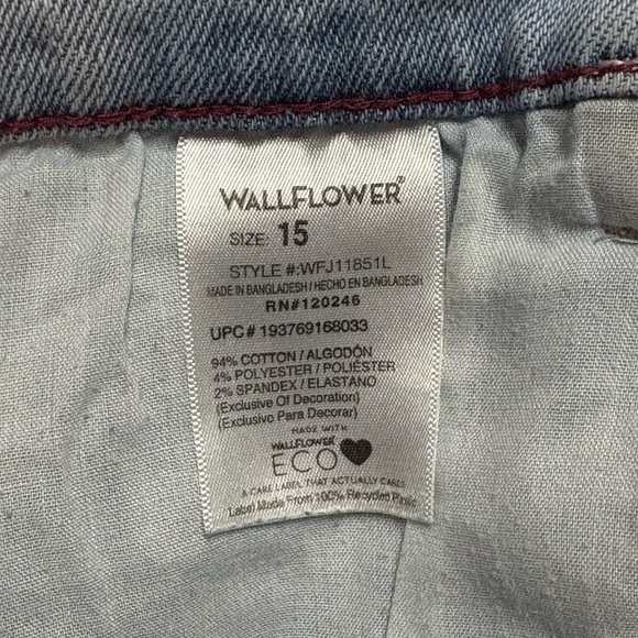 Wallflower Light Wash Jean Shorts - Picture 7 of 7